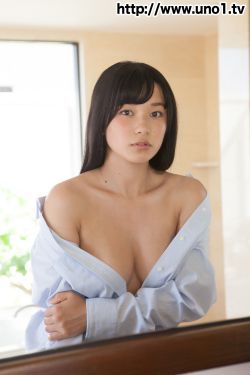 美女踩踏